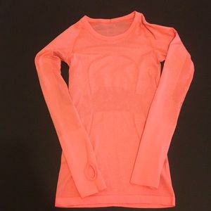 Athletic long sleeve top